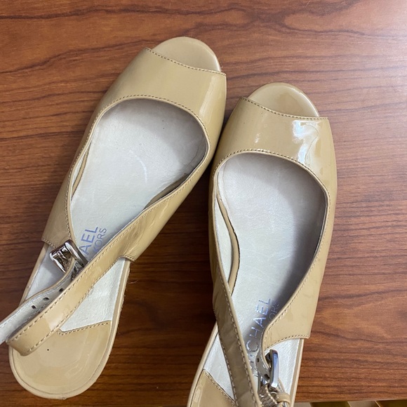 MICHAEL KORS Vivian Nude Peep Toe Wedges - Picture 3 of 4